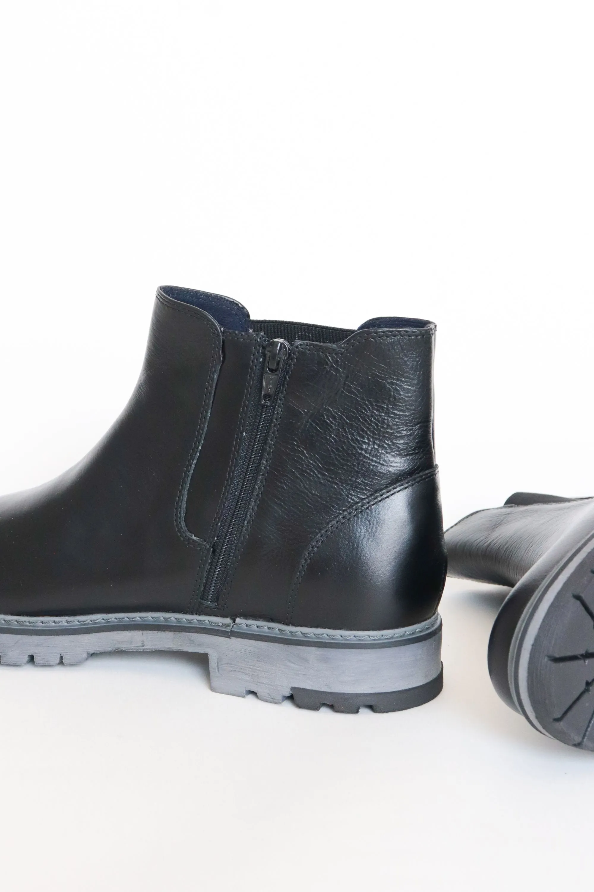 BOTAS CHELSEA STAMFORD DE CUERO NEGRO PARA HOMBRE / REF: VRO 2142