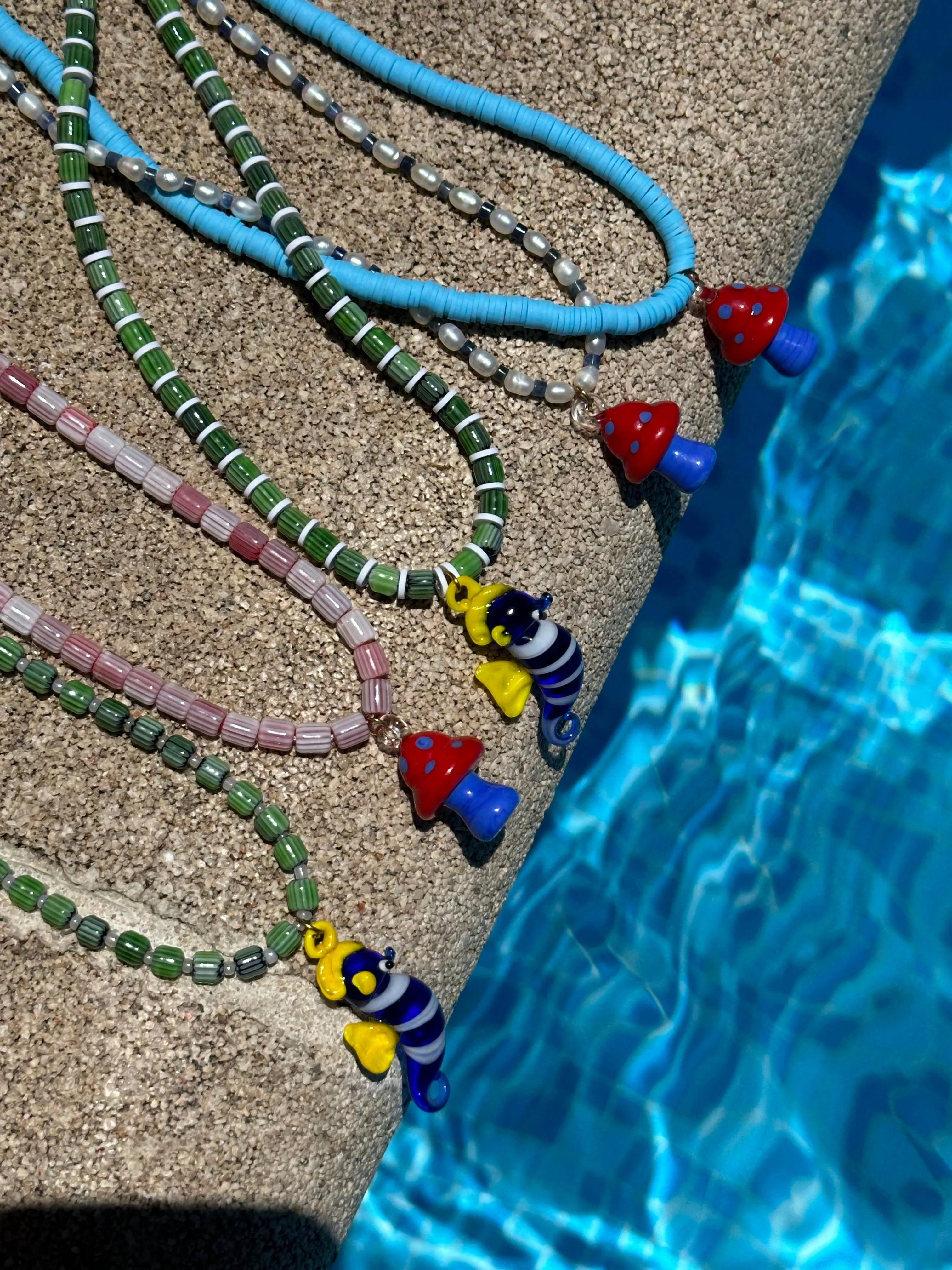 Collar del Verano, con cerámica y caballito de mar de cristal