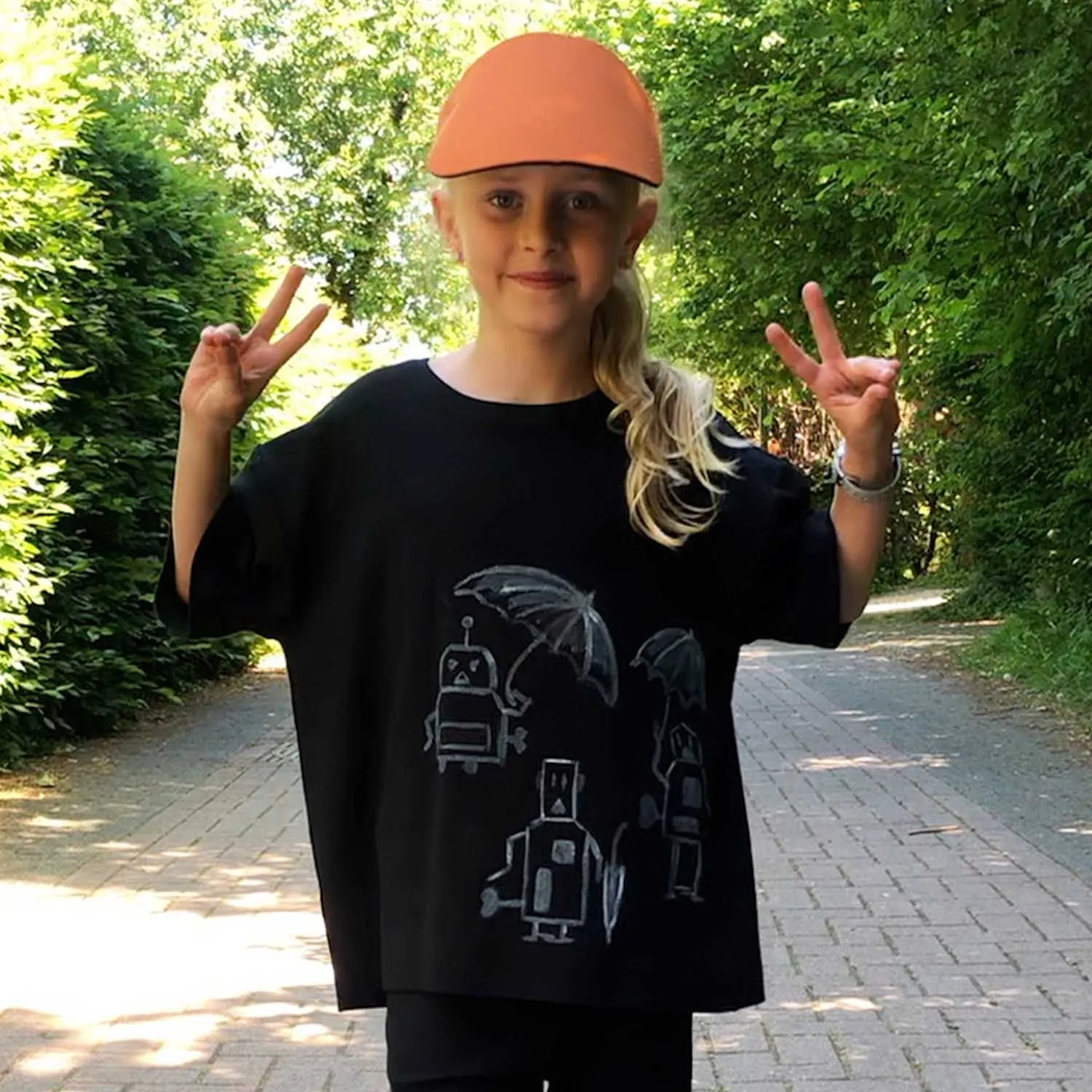 Handgeschilderd oversized zwart T-shirt voor kinderen 