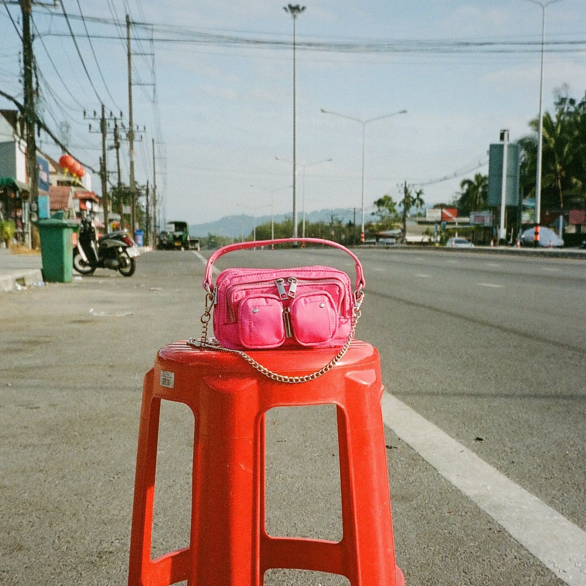 NUNOO | BOLSO MUJER | HELENA RECYCLED NYLON BUBBLEGUM | ROSA